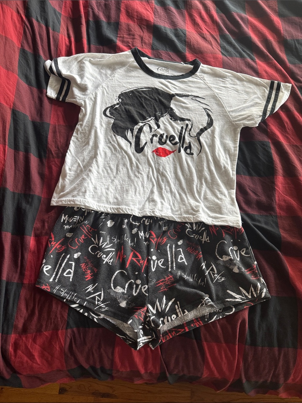 Cruella Black & White Graphic Pajama Set
